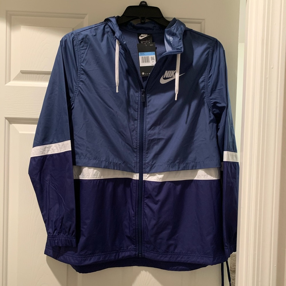 Women’s Nike sportswear jacket - Picture 3 of 5